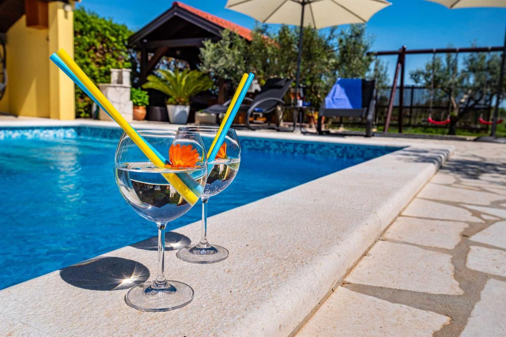 Apartment House Simoni With Pool, Zadar County Привлака Екстериор снимка