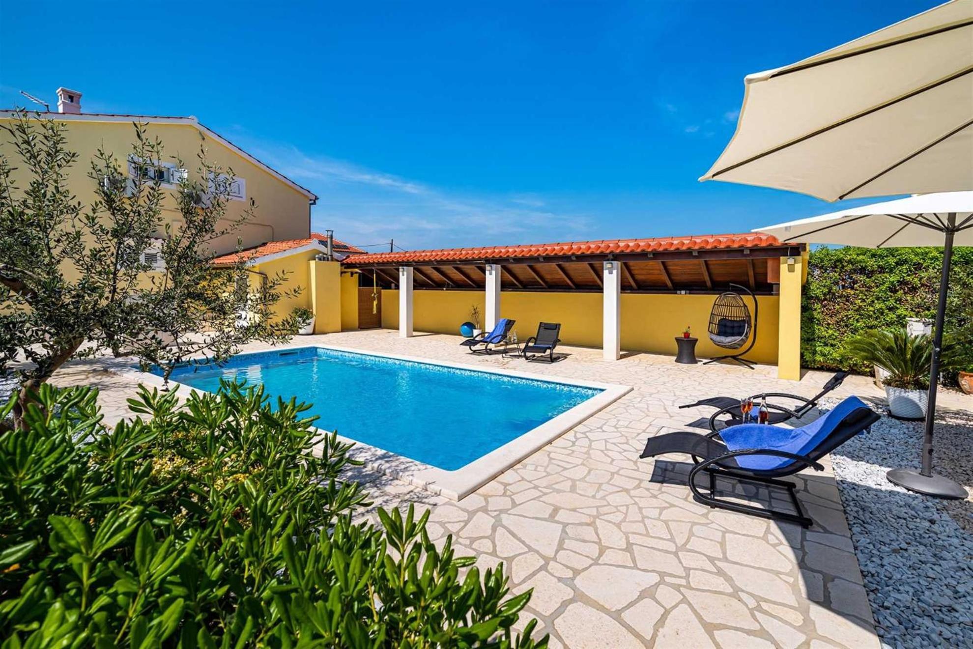 Apartment House Simoni With Pool, Zadar County Привлака Екстериор снимка
