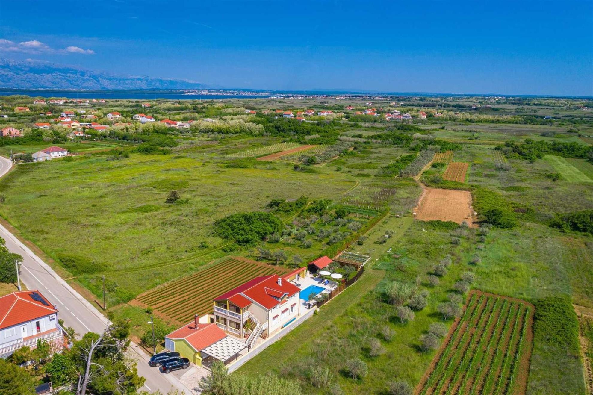 Apartment House Simoni With Pool, Zadar County Привлака Екстериор снимка