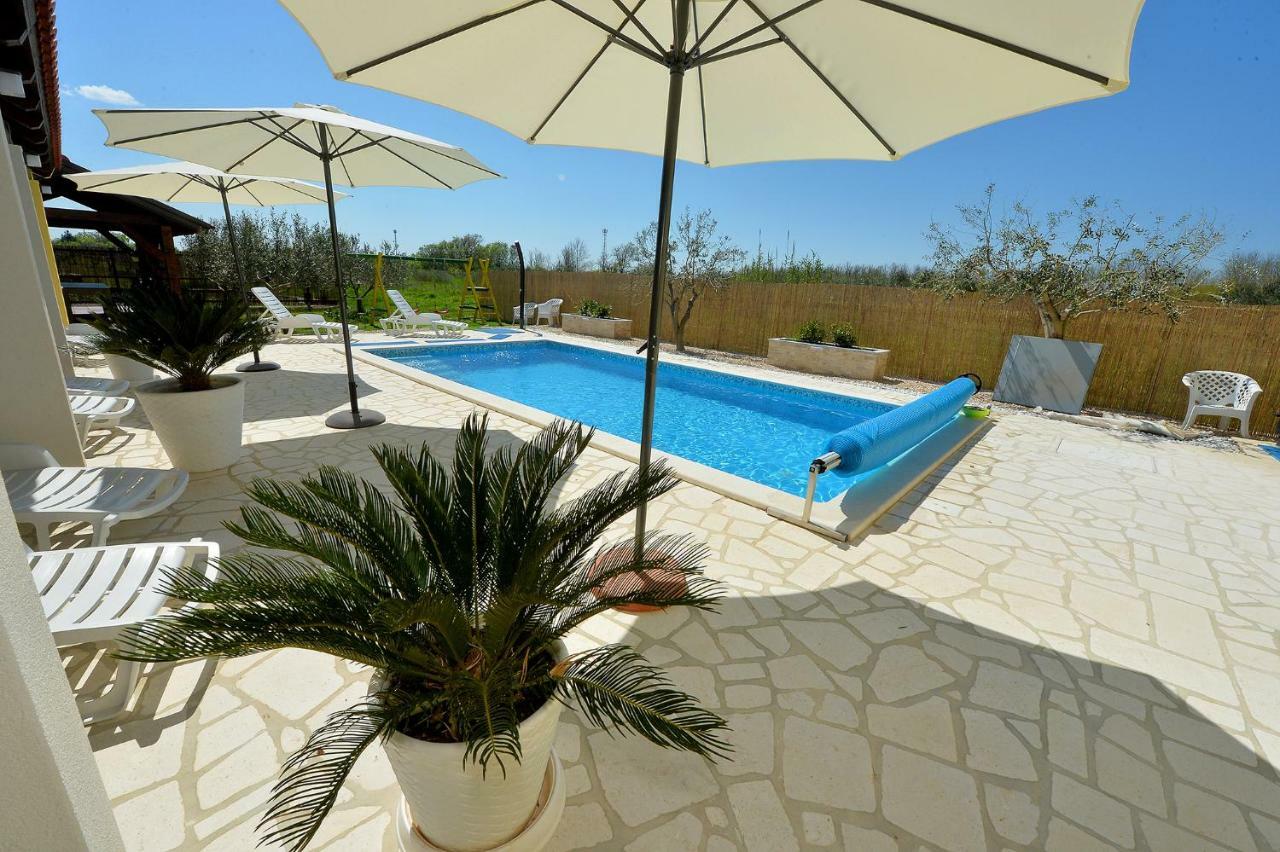 Apartment House Simoni With Pool, Zadar County Привлака Екстериор снимка