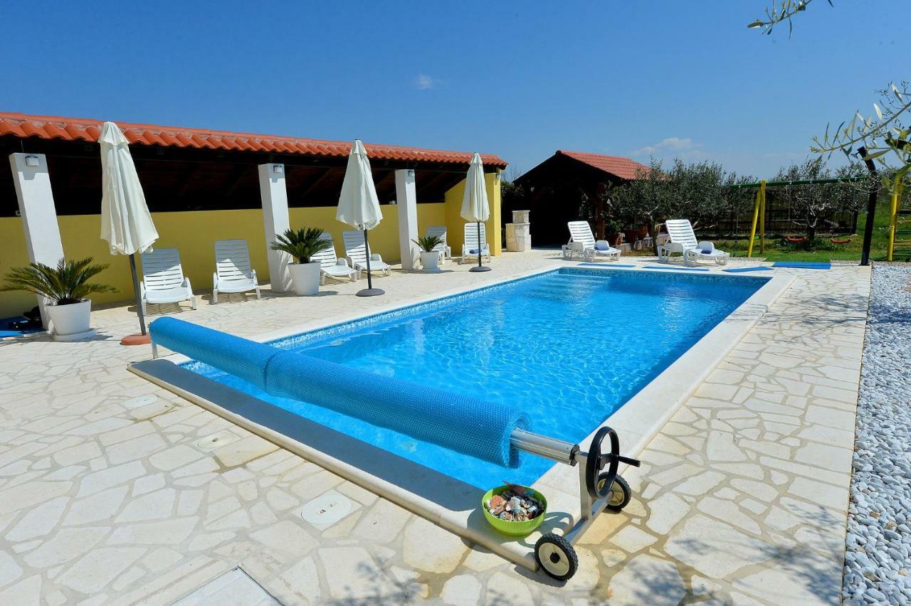 Apartment House Simoni With Pool, Zadar County Привлака Екстериор снимка