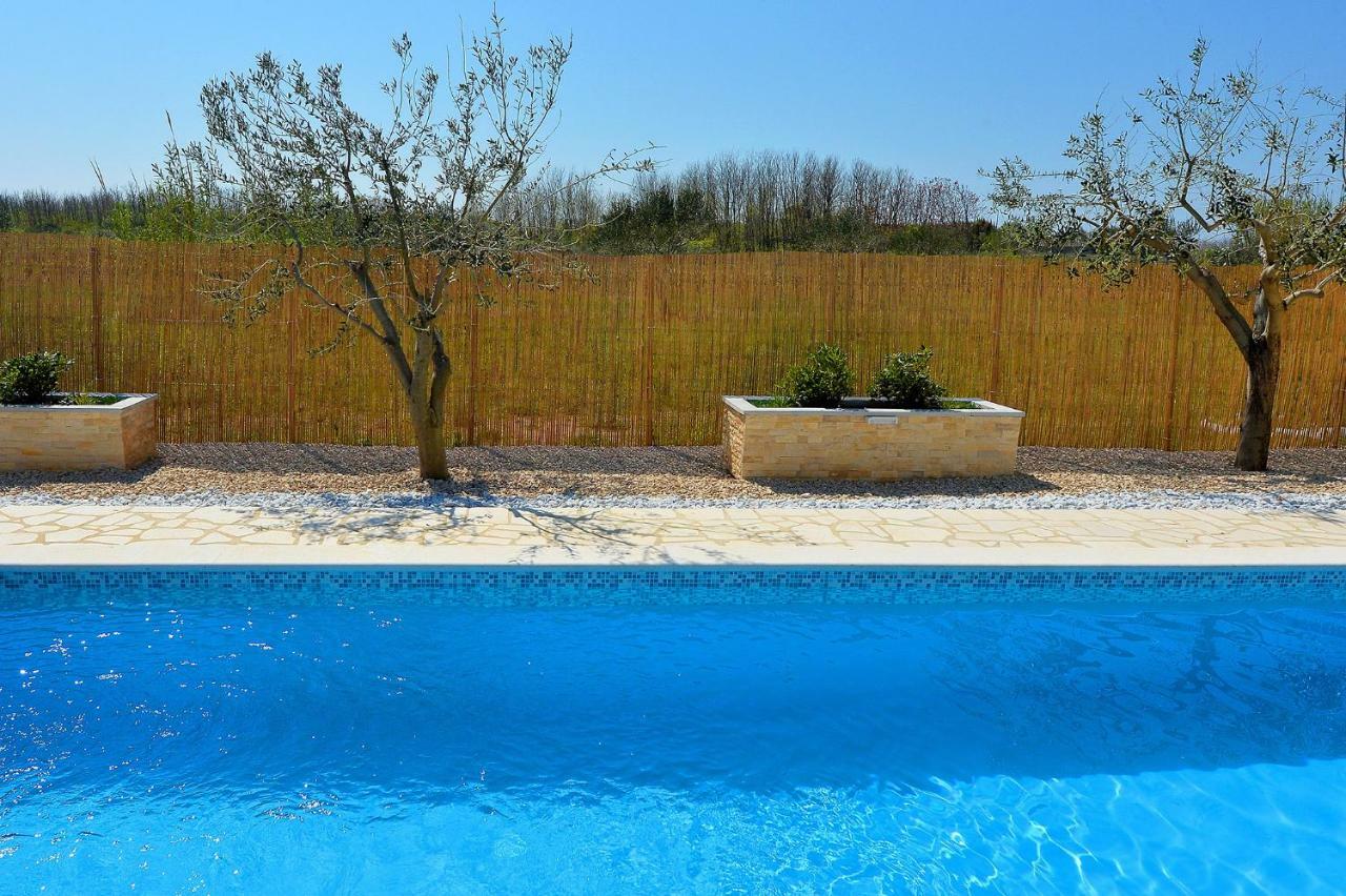 Apartment House Simoni With Pool, Zadar County Привлака Екстериор снимка